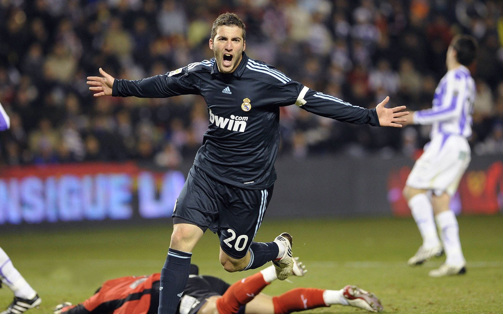 国安多点开花战术流畅度逐渐提升，国安 多哈